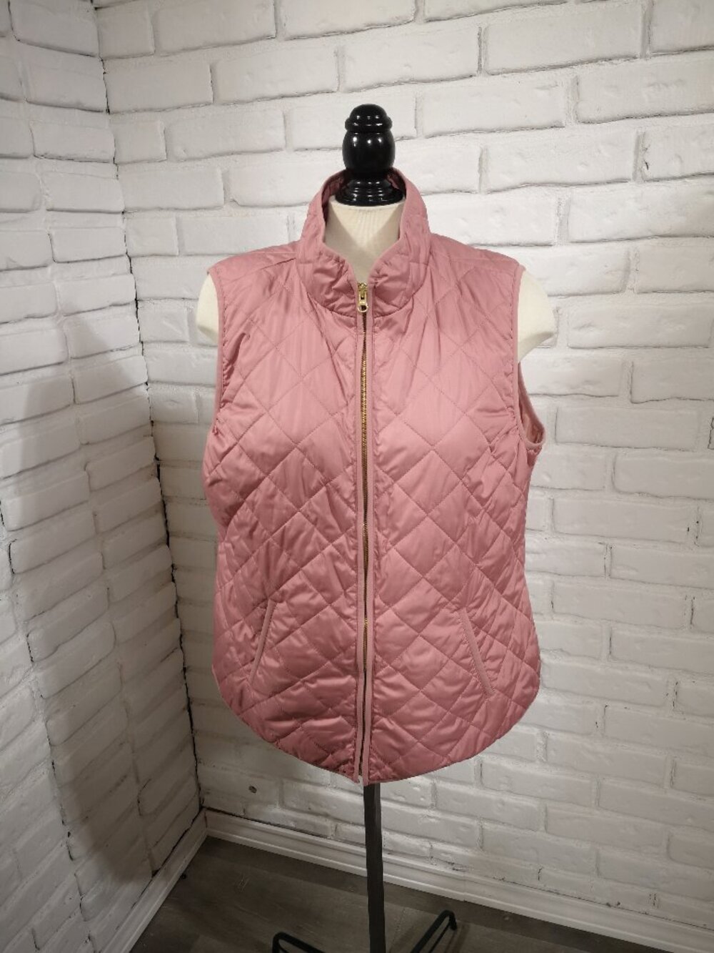 Old Navy Women's Size XL Rose Full Zipper Lightly Quilted Vest